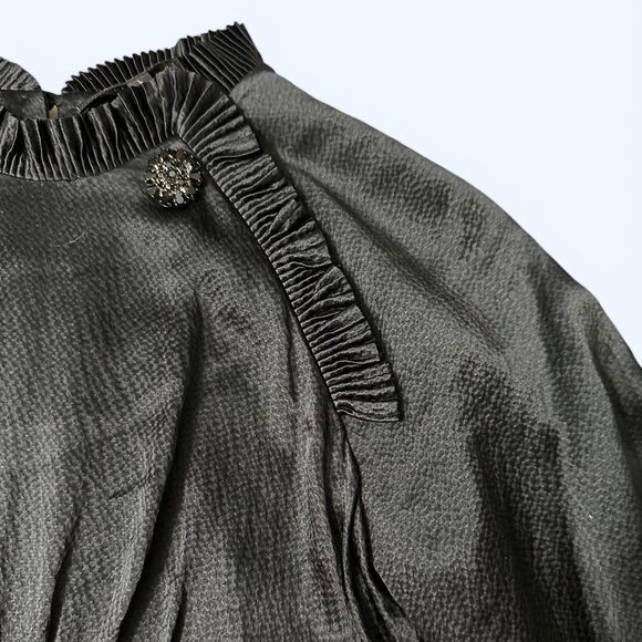 BCBGMAXAZRIA Vintage-Inspired Pleated Black Silk Blouse – Sz S - Picture 4 of 7